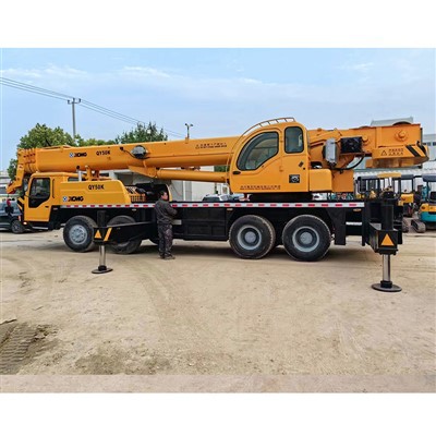 Plne hydraulický autožeriav s pohonom štyroch kolies