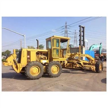 Samohybný zrovnávač s hydraulickým pohonom